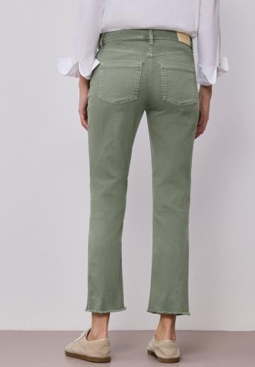 Короткие джинсы