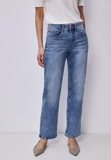 Прямые джинсы