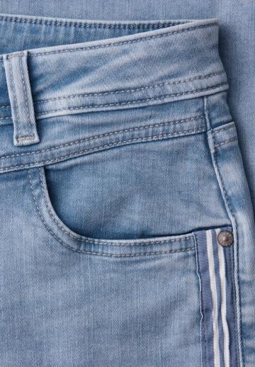 Короткие джинсы