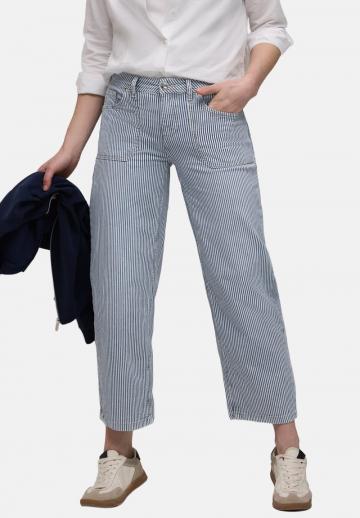 Короткие джинсы