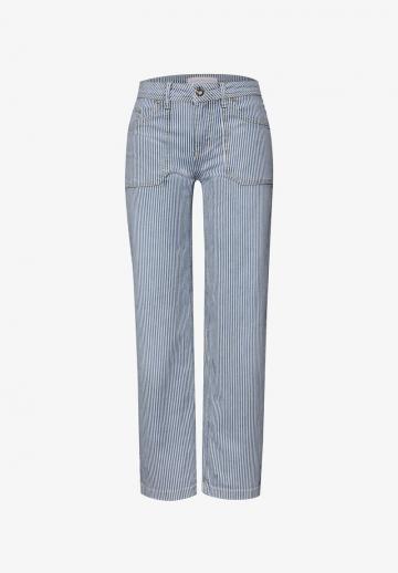 Короткие джинсы