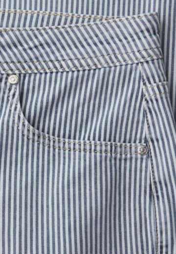 Короткие джинсы