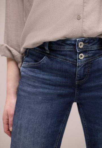 Прямые джинсы
