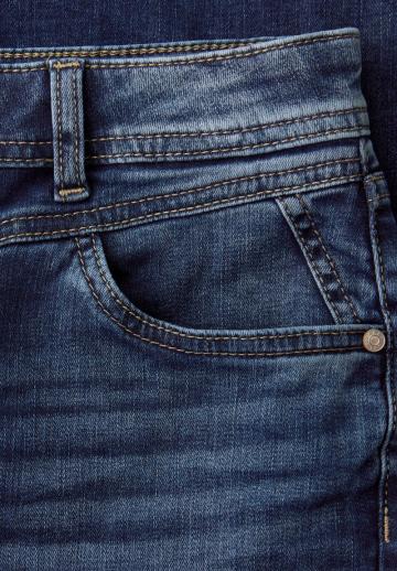 Прямые джинсы