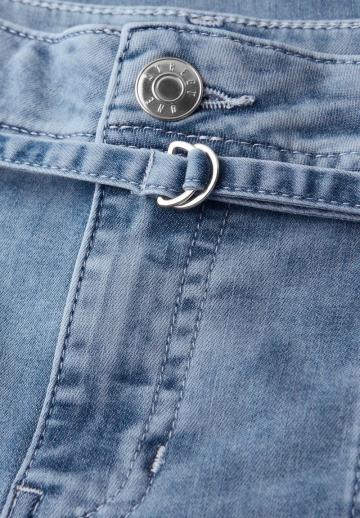 Короткие джинсы