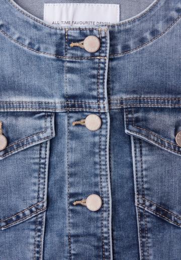 Джинсовая жилетка