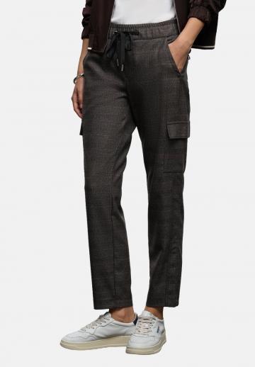 Брюки с накладными карманами