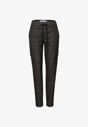 Брюки с накладными карманами