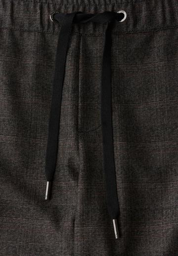 Брюки с накладными карманами