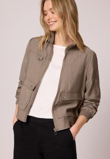 Куртка с накладнымит карманами