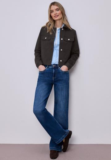 Куртка с накладнымит карманами