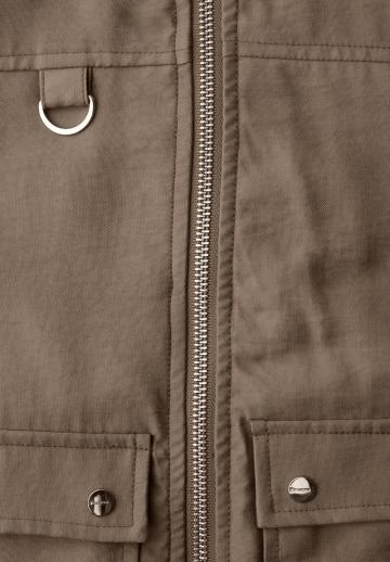 Куртка с накладнымит карманами