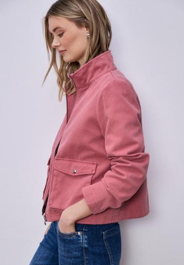 Куртка с накладнымит карманами