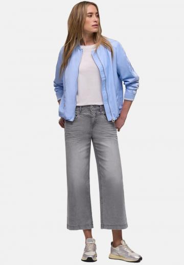 Короткие джинсы