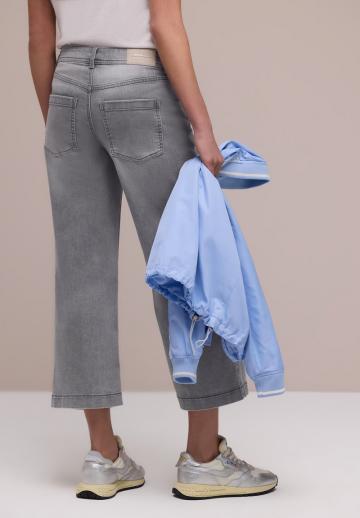 Короткие джинсы