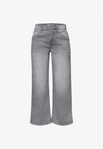 Короткие джинсы