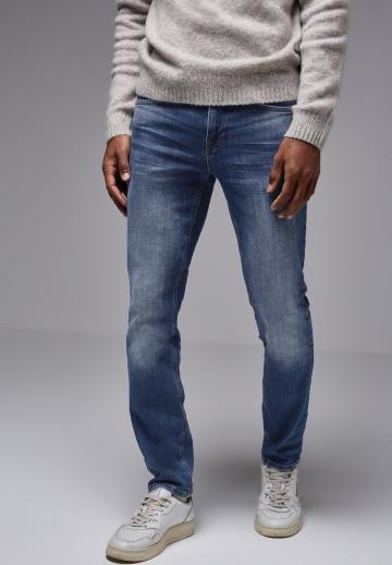 Узкие джинсы