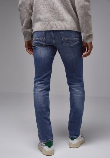 Узкие джинсы