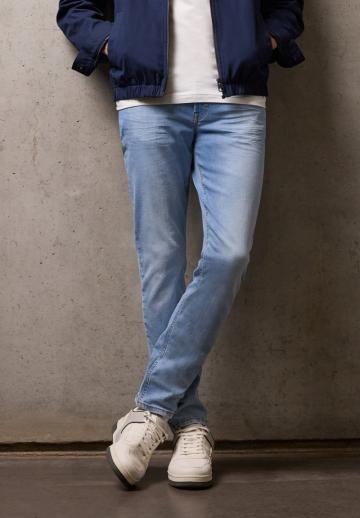 Узкие джинсы