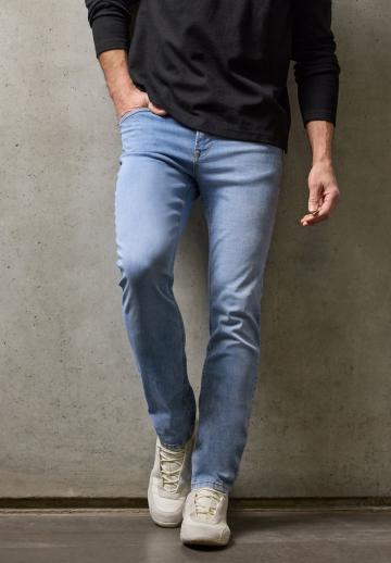 Узкие джинсы