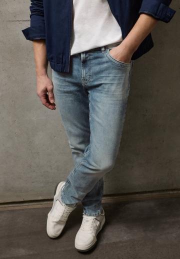 Узкие джинсы