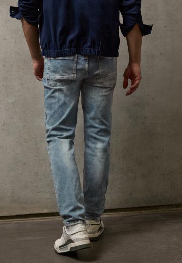 Узкие джинсы