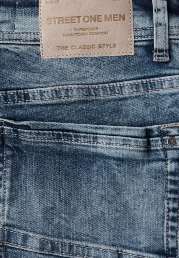 Прямые джинсы