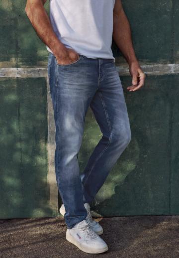 Узкие джинсы