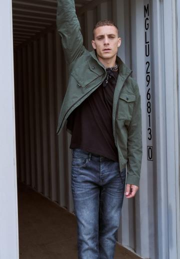 Узкие джинсы