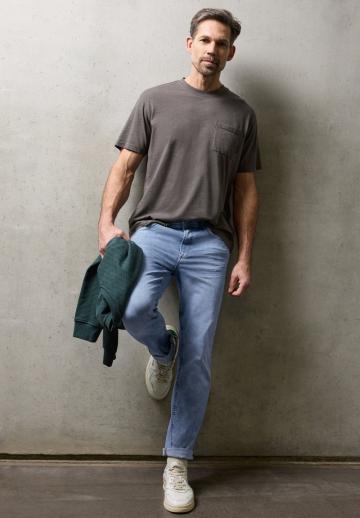 Прямые джинсы