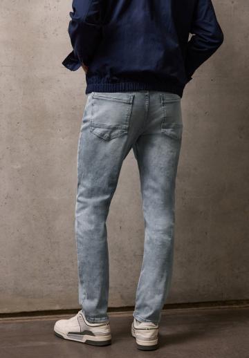 Прямые джинсы