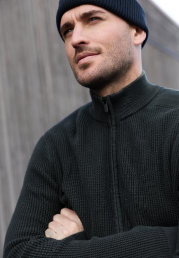 Вязаная кофта