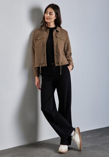 Куртка с накладнымит карманами