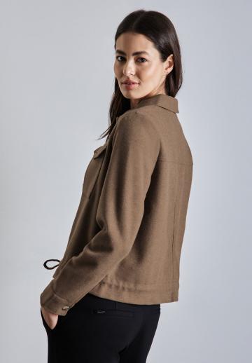 Куртка с накладнымит карманами