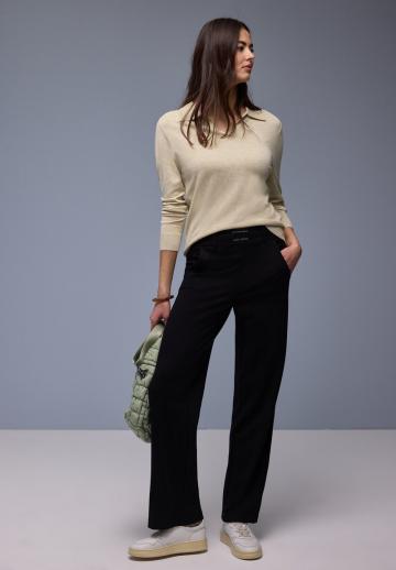 Пуловер с вырезом V