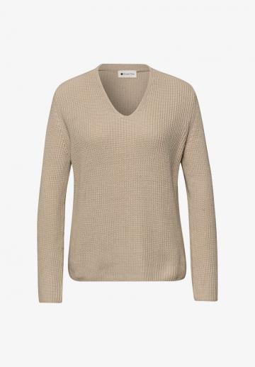 Пуловер с вырезом V
