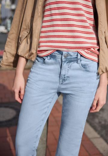 Клешеные джинсы