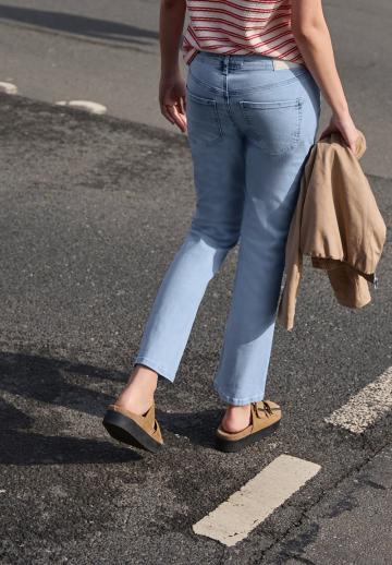 Клешеные джинсы