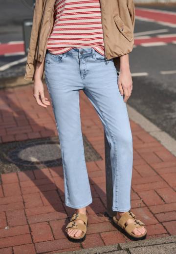 Клешеные джинсы