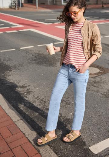 Клешеные джинсы