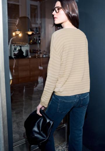 Пуловер в полоску