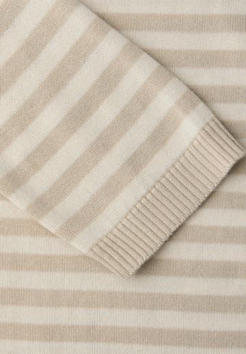 Пуловер в полоску