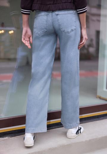 Прямые джинсы