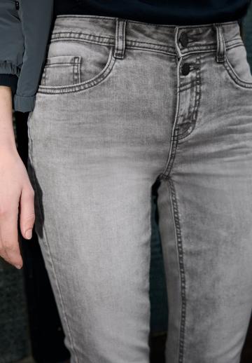 Короткие джинсы