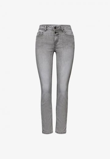 Короткие джинсы