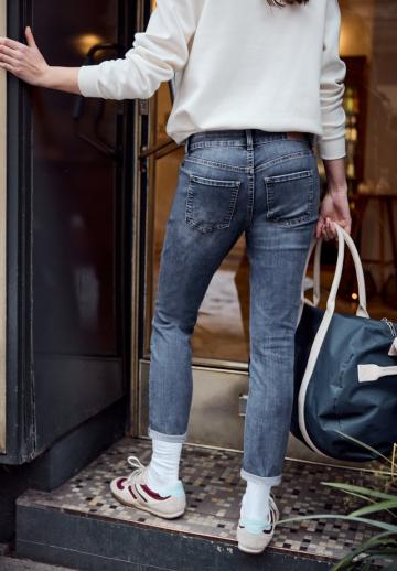 Короткие джинсы