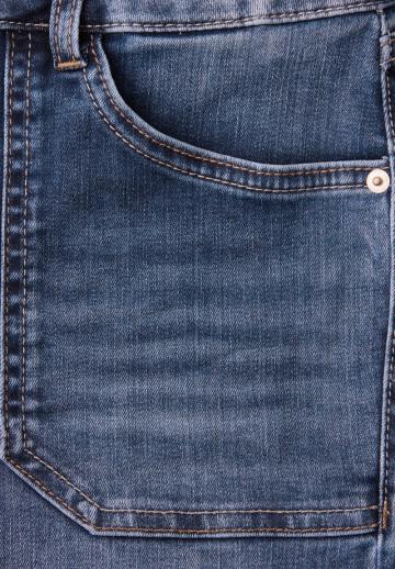 Короткие джинсы