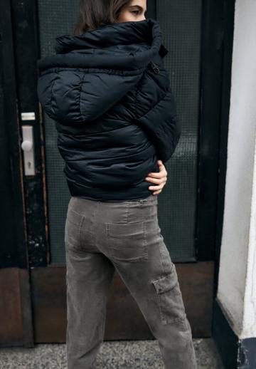 Брюки с накладными карманами