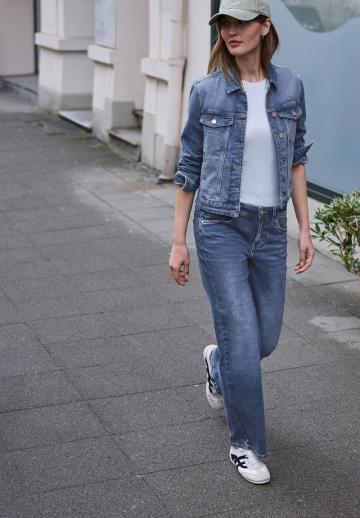 Джинсовая куртка