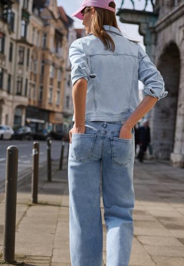 Джинсовая куртка